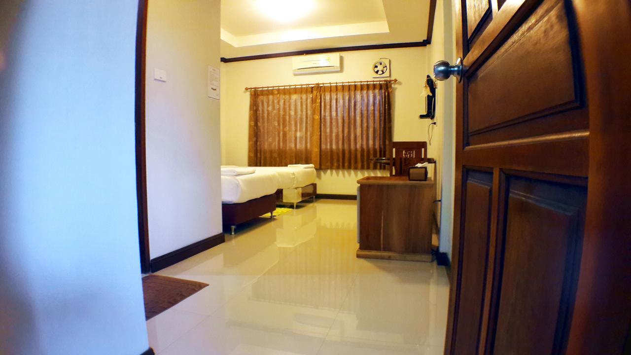 Khum Nakhon Hotel Накхонситхаммарат Экстерьер фото