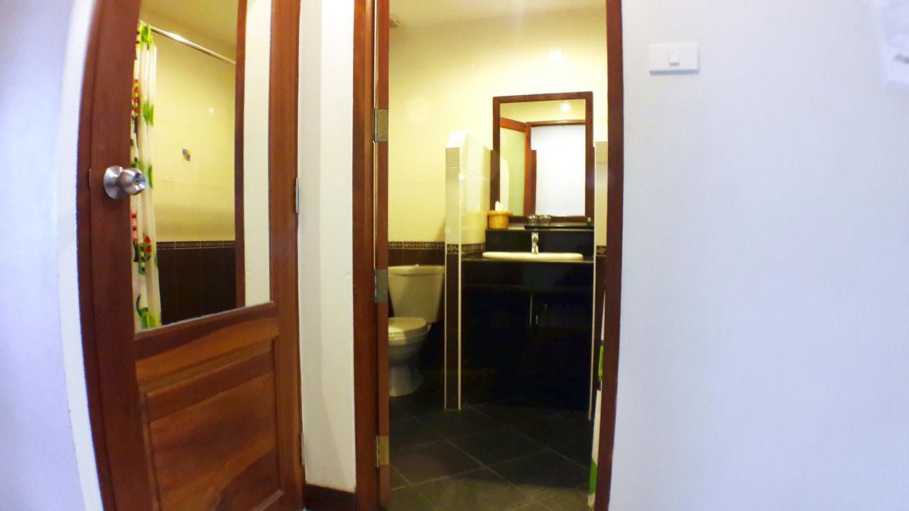 Khum Nakhon Hotel Накхонситхаммарат Экстерьер фото