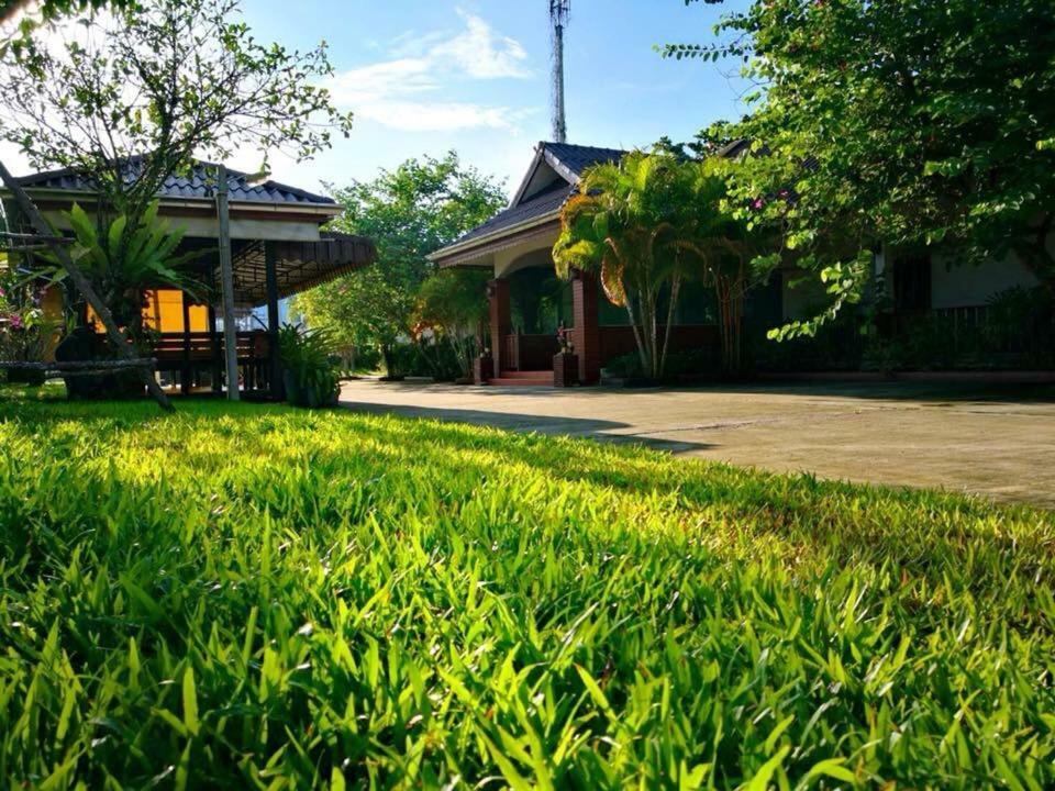 Khum Nakhon Hotel Накхонситхаммарат Экстерьер фото
