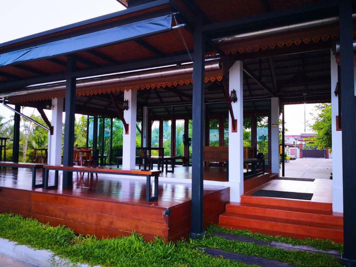 Khum Nakhon Hotel Накхонситхаммарат Экстерьер фото