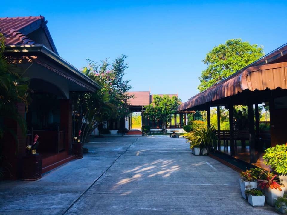Khum Nakhon Hotel Накхонситхаммарат Экстерьер фото
